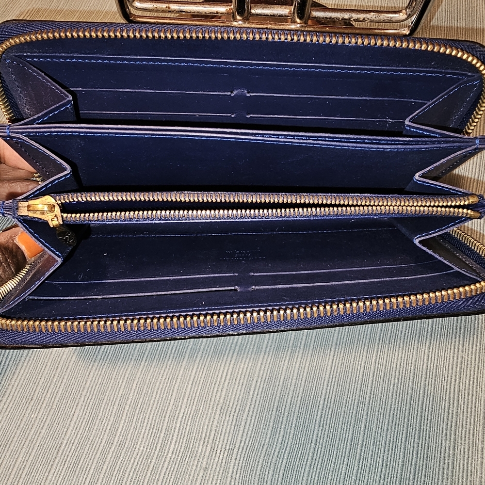 EUC Louis Vuitton Blue Vernis Embossed Wallet - Picture 8 of 12